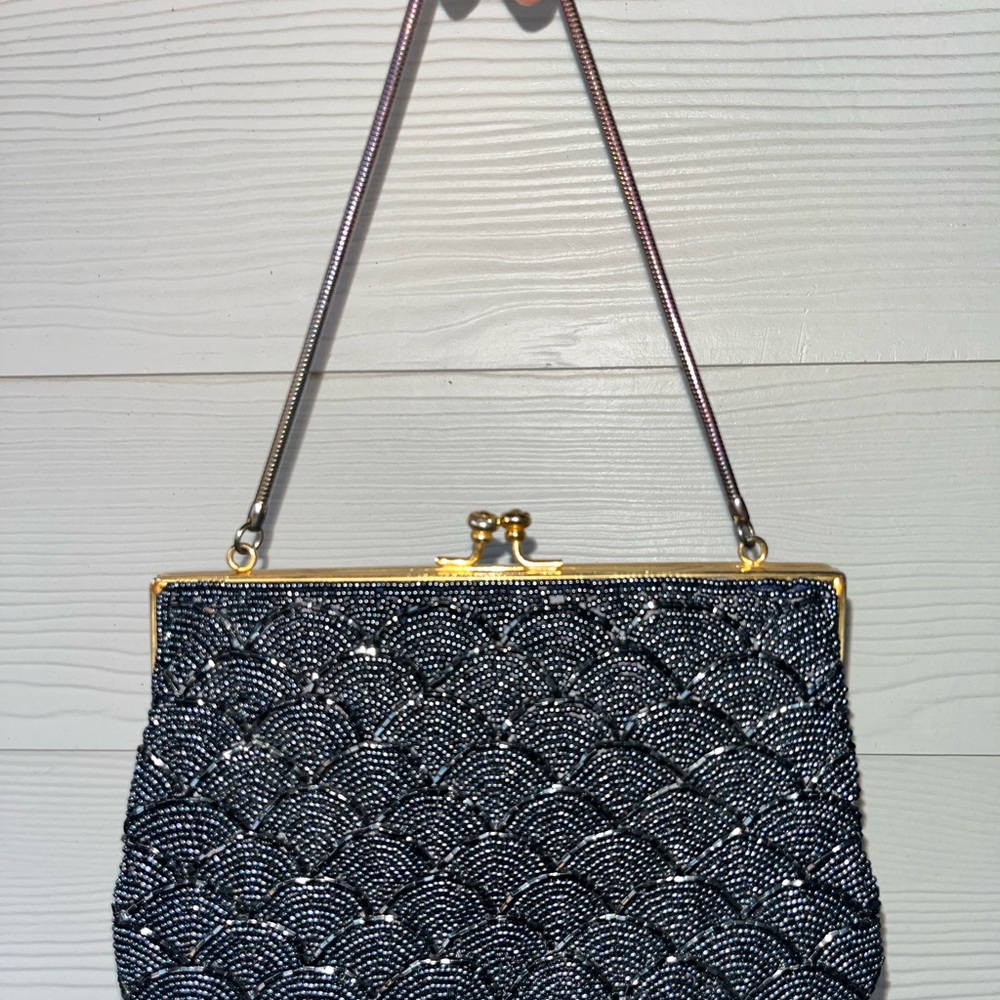 Vintage kiss lock handbag